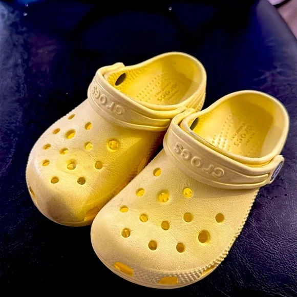 Girl yellow crocs - Picture 1 of 2